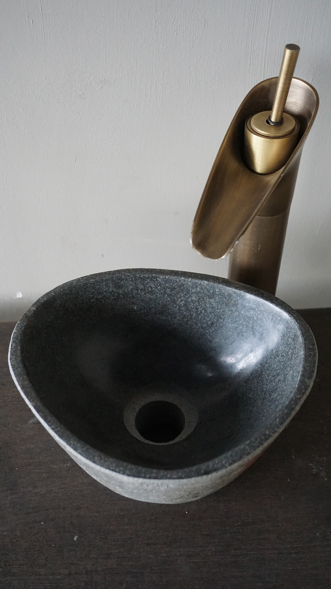 Rene Houtman Kleine Stenen Waskom + Spoelgat | H12,5 x B24 x D20 cm