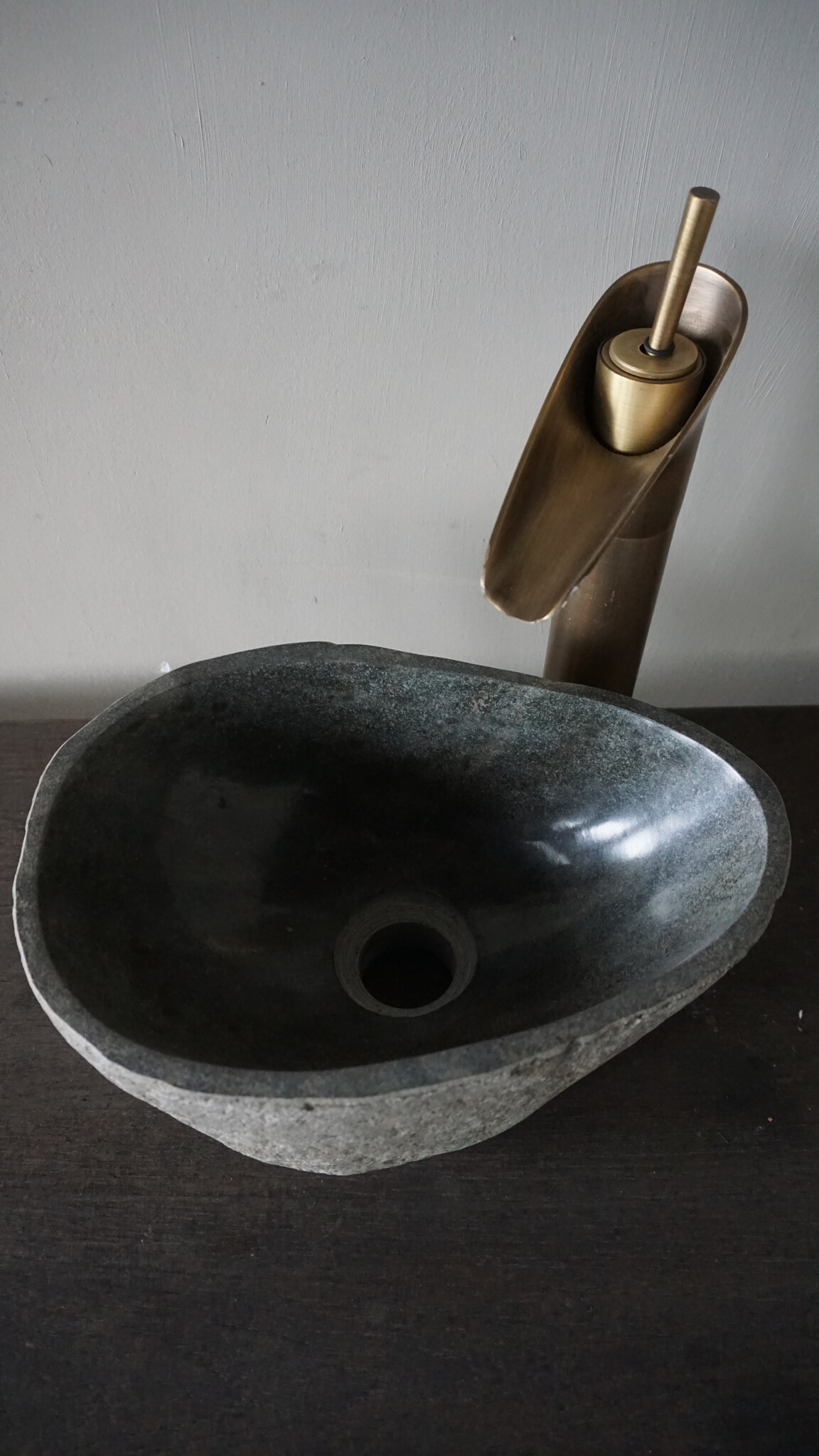 Rene Houtman Kleine Stenen Waskom + Spoelgat | H13,5 x B30 x D20 cm