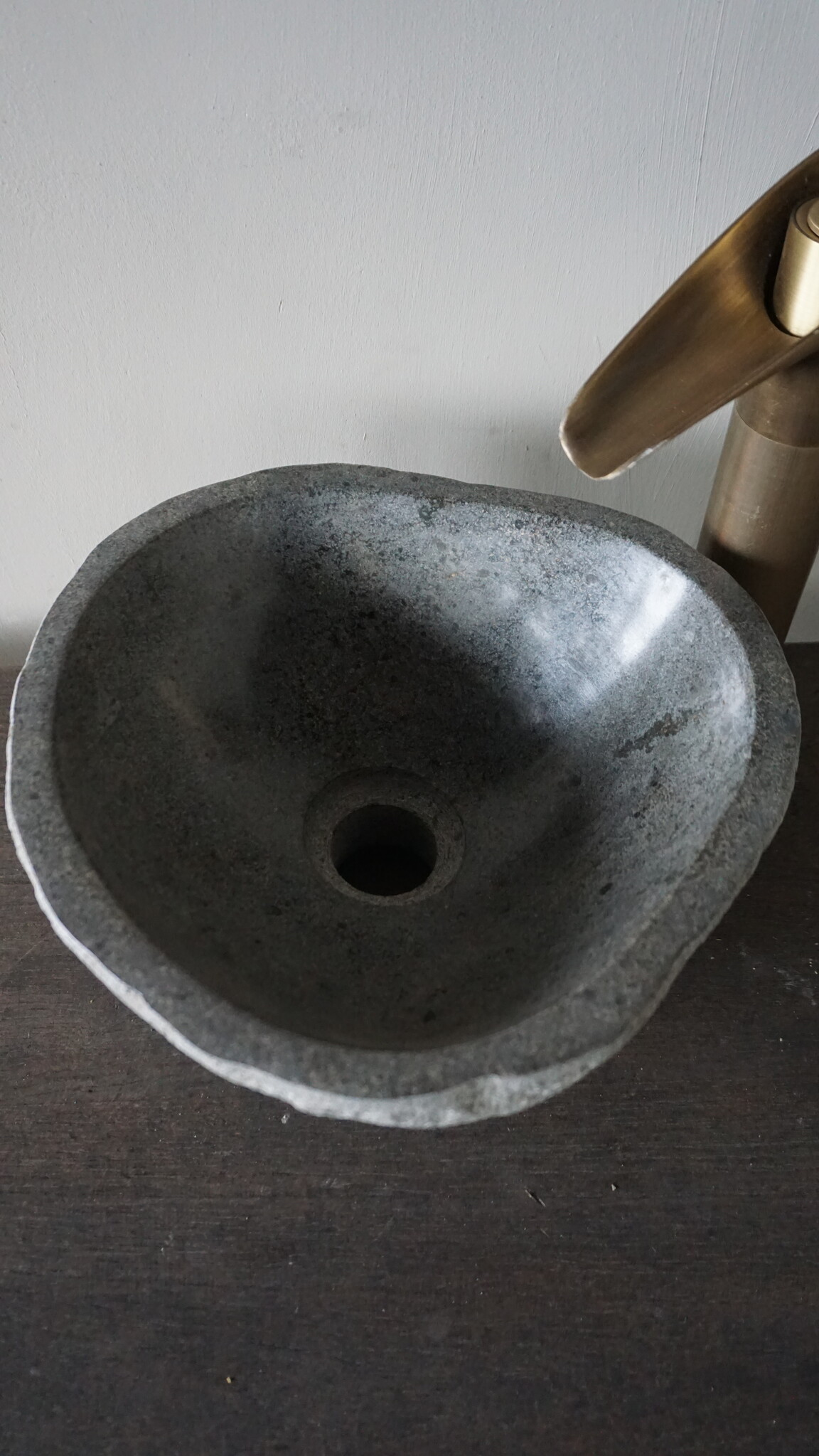 Rene Houtman Kleine Stenen Waskom + Spoelgat | H13,5 x B28 x D28 cm