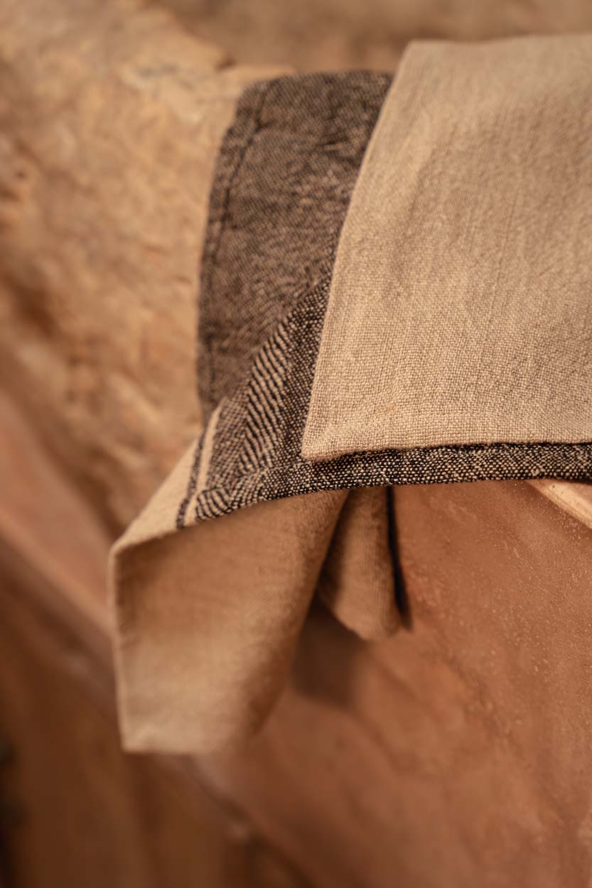Bazar Bizar Antwerp The Linen Moody keukendoek - naturel zwart - 50x70 cm