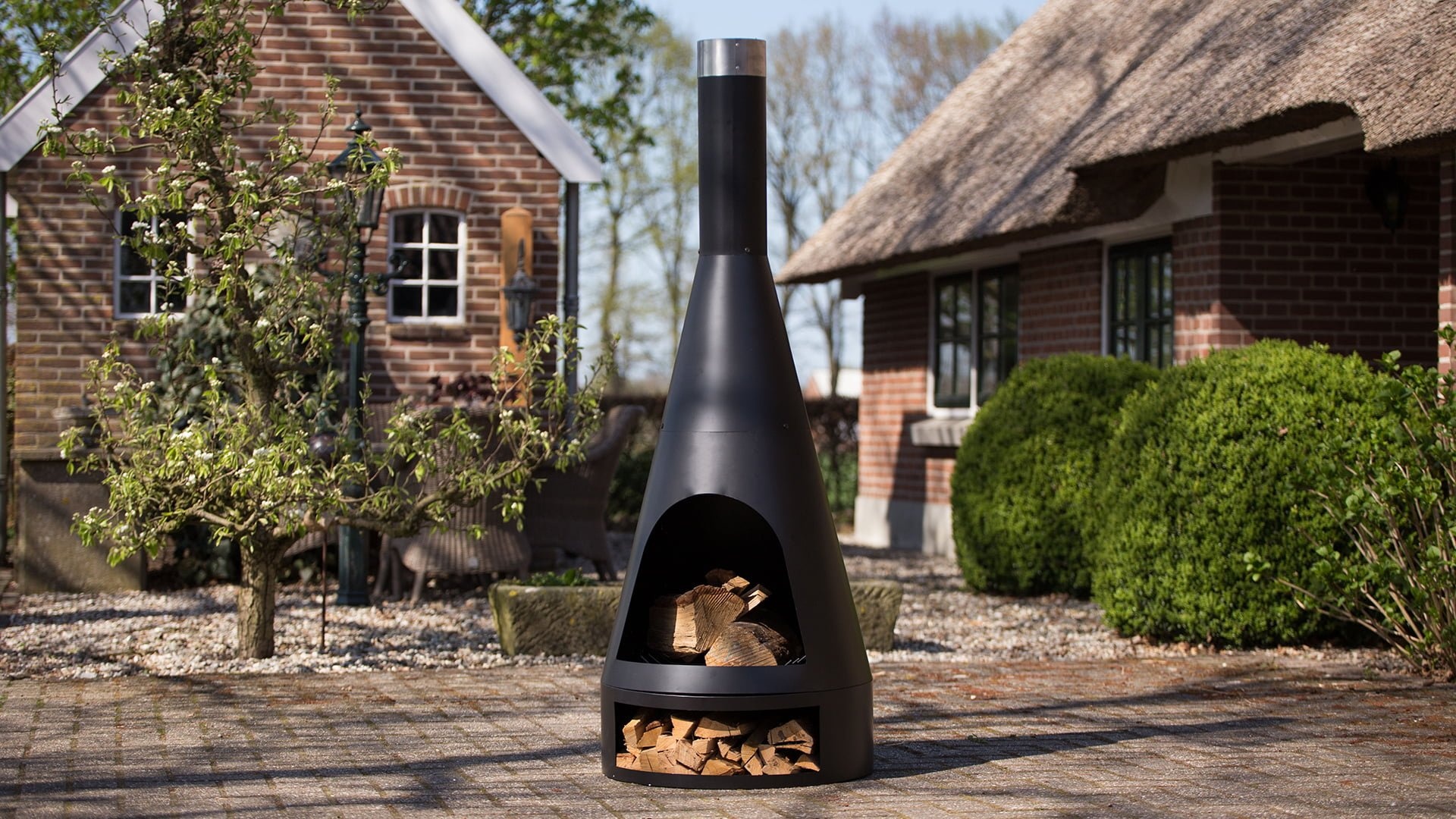 Redfire Kingston Grote Zwarte Vuurhaard H162 x D55 Cm