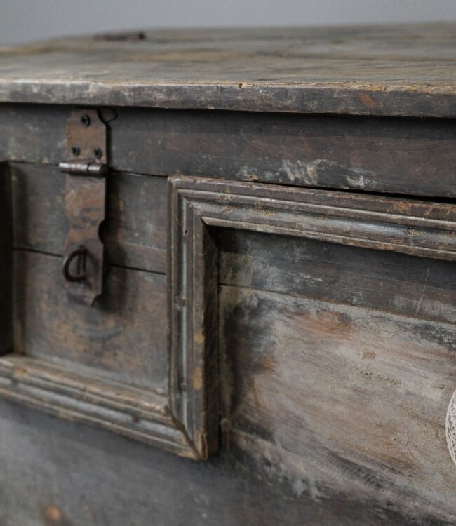 Be-Uniq Oude Dekenkist | India | Uniek Exemplaar H41xB64xD41 Cm