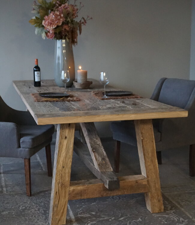 Rene Houtman Oud Eikenhouten Tafel | L270 x D100 x H80 cm