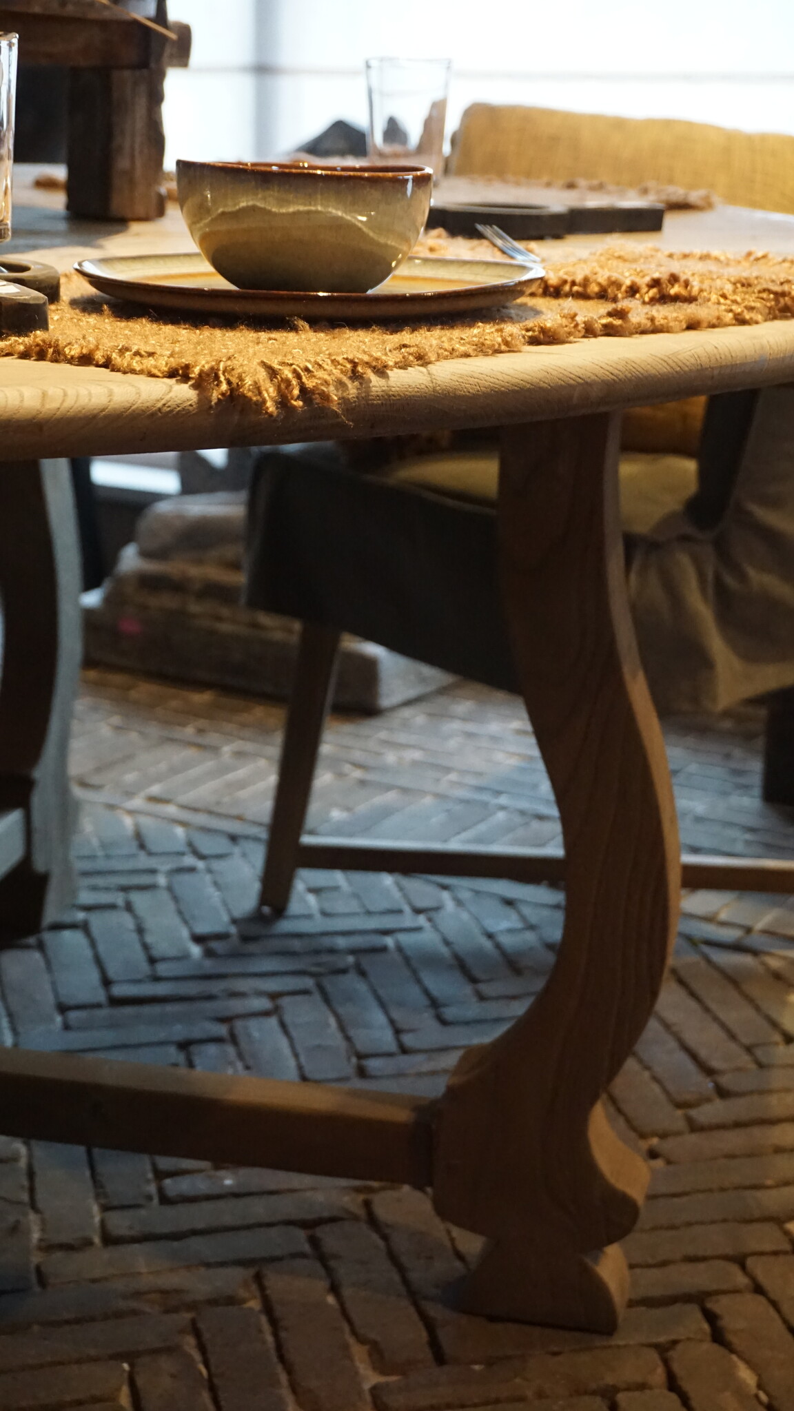 Rene Houtman Ronde Tafel | Olmhout | H76 x D175 cm