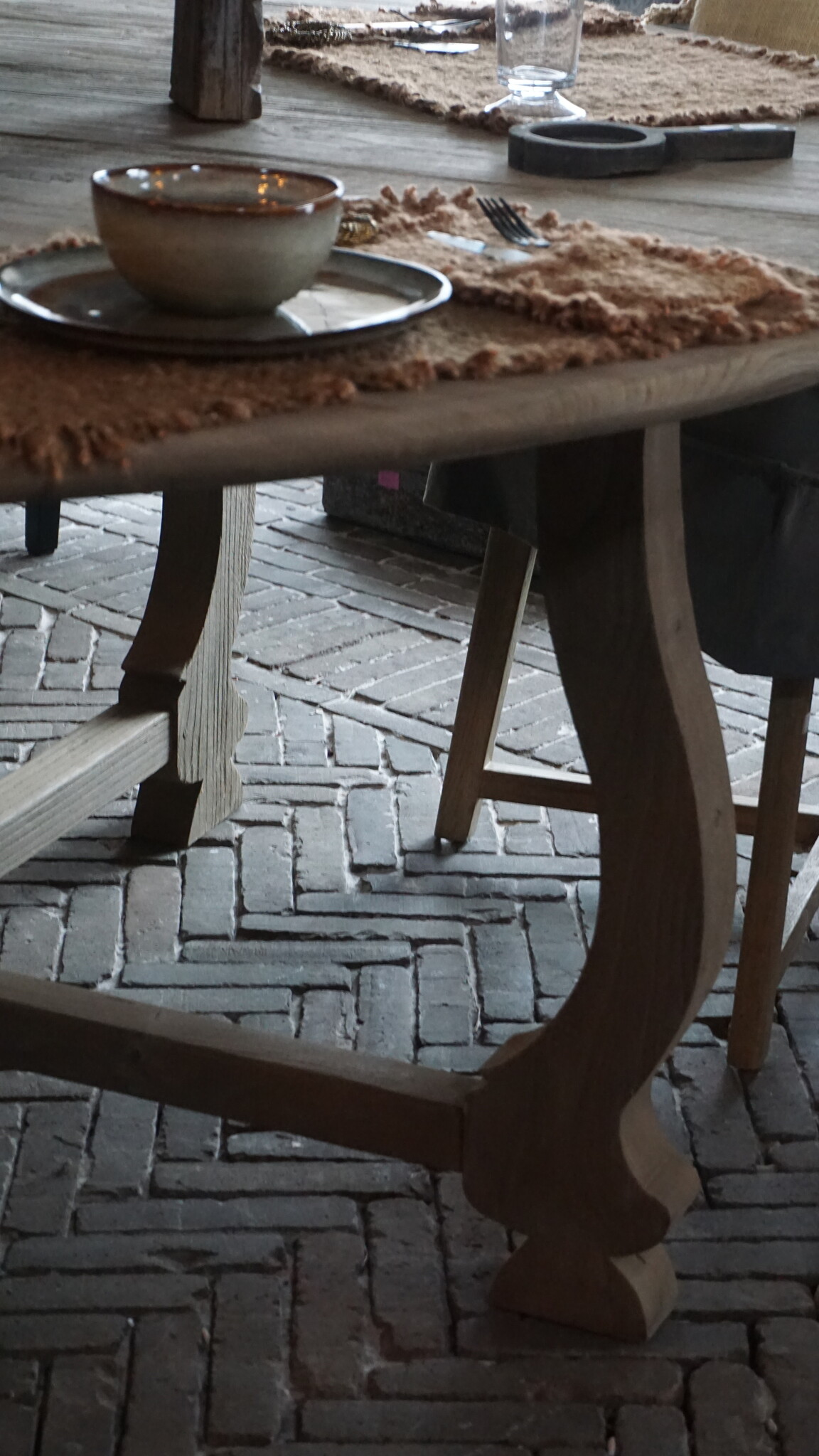 Rene Houtman Ronde Tafel | Olmhout | H76 x D175 cm