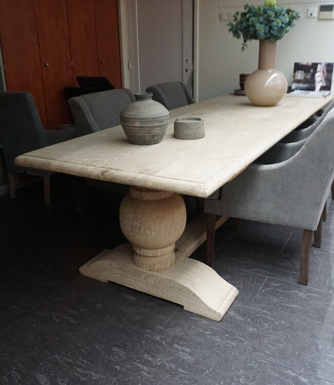 Rene Houtman Eiken Tafel Met Bolpoot | H75xB280xD92 cm