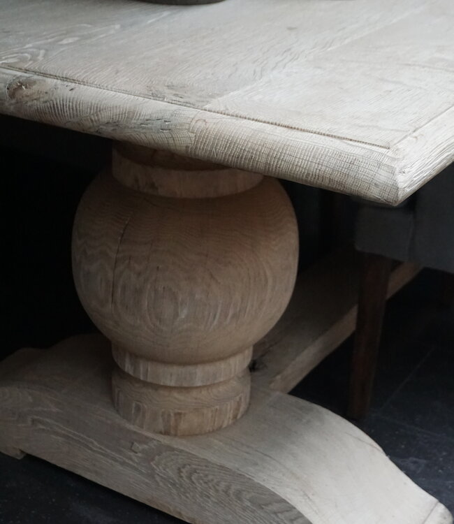 Rene Houtman Eiken Tafel Met Bolpoot | H75xB280xD92 cm