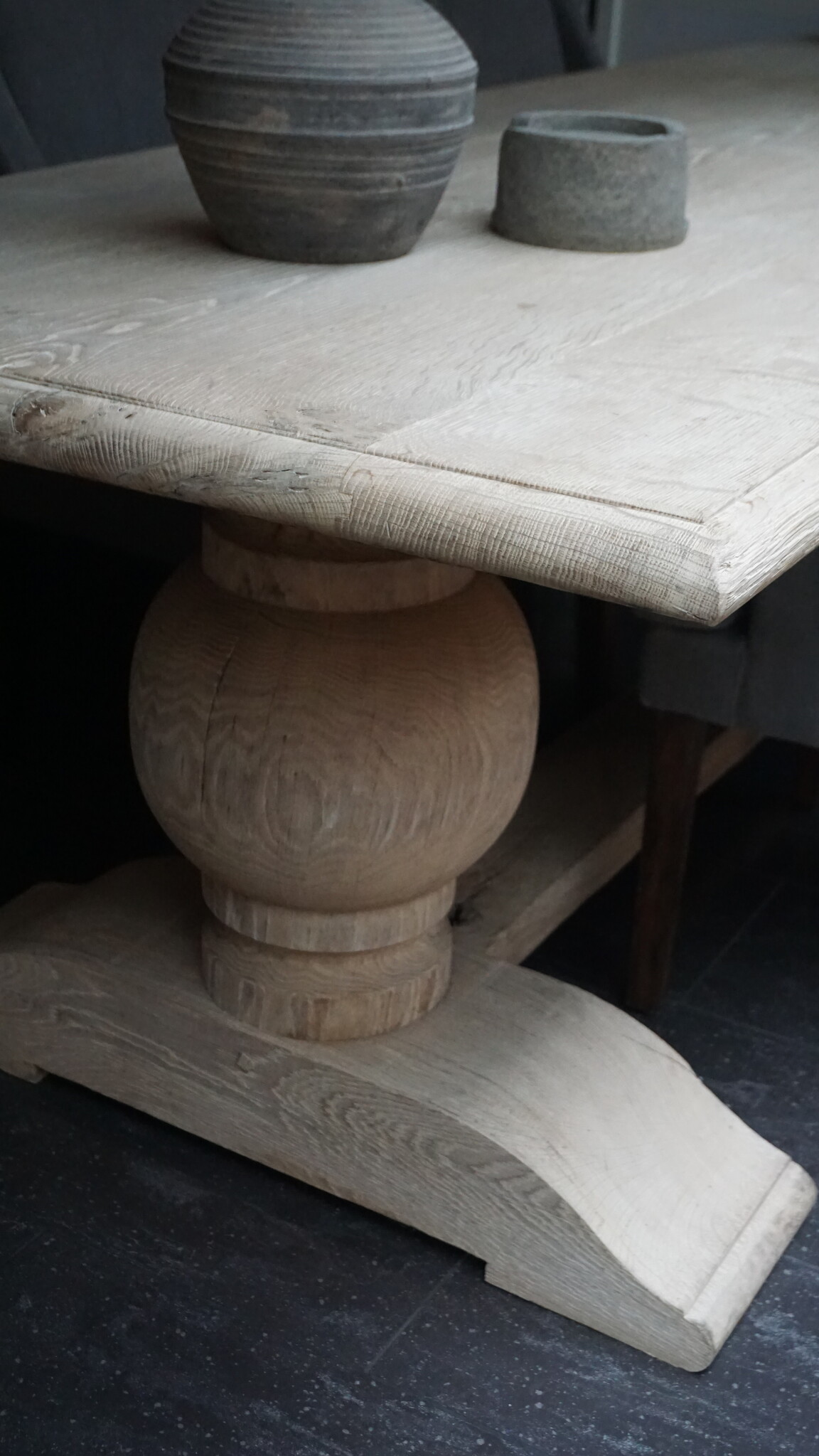 Rene Houtman Eiken Tafel Met Bolpoot | H75xB280xD92 cm