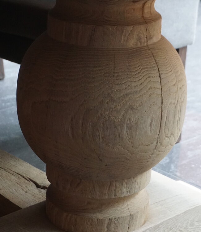 Rene Houtman Eiken Tafel Met Bolpoot | H75xB280xD92 cm