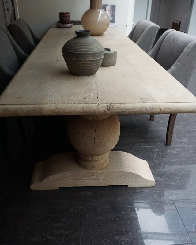 Rene Houtman Eiken Tafel Met Bolpoot | H75xB280xD92 cm