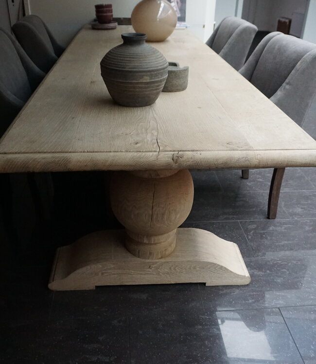 Rene Houtman Eiken Tafel Met Bolpoot | H75xB280xD92 cm