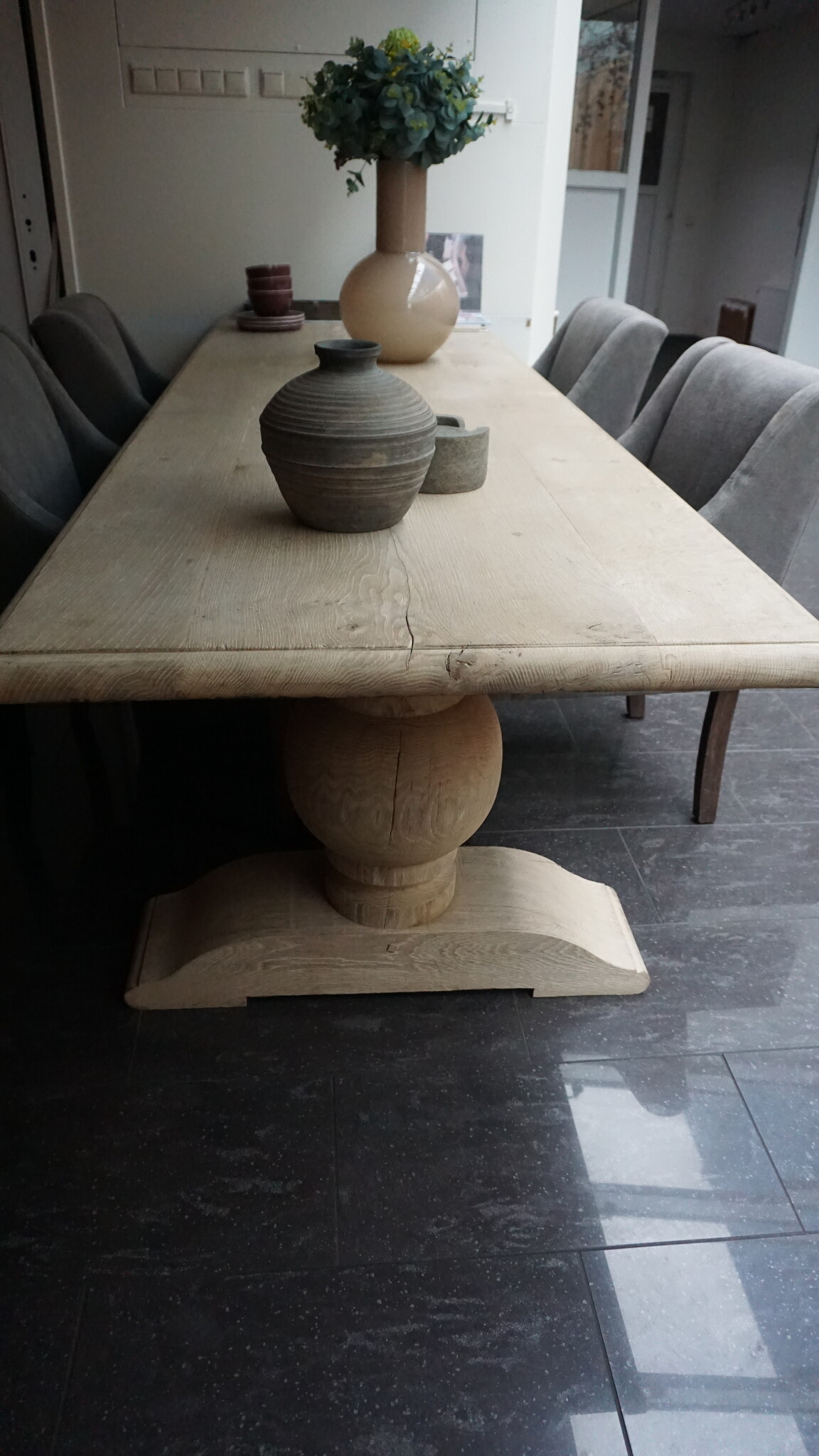 Rene Houtman Eiken Tafel Met Bolpoot | H75xB280xD92 cm