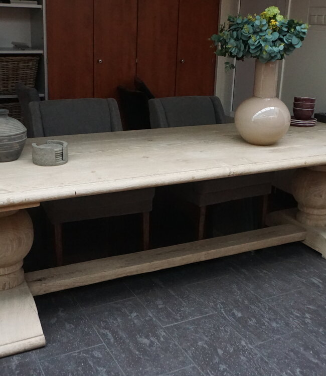 Rene Houtman Eiken Tafel Met Bolpoot | H75xB280xD92 cm