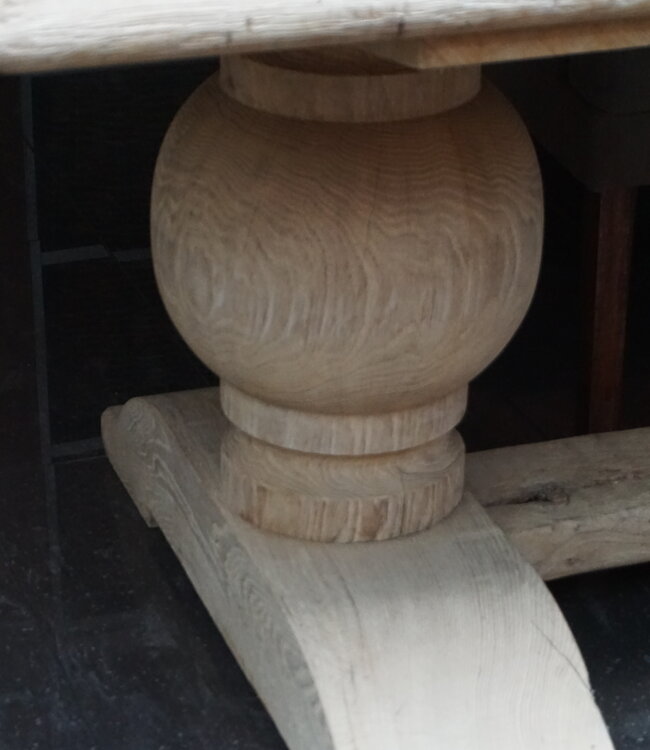 Rene Houtman Eiken Tafel Met Bolpoot | H75xB280xD92 cm