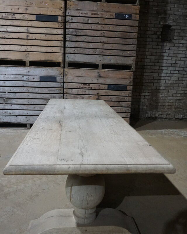 Rene Houtman Eiken Tafel Met Bolpoot | H75xB265xD90 cm