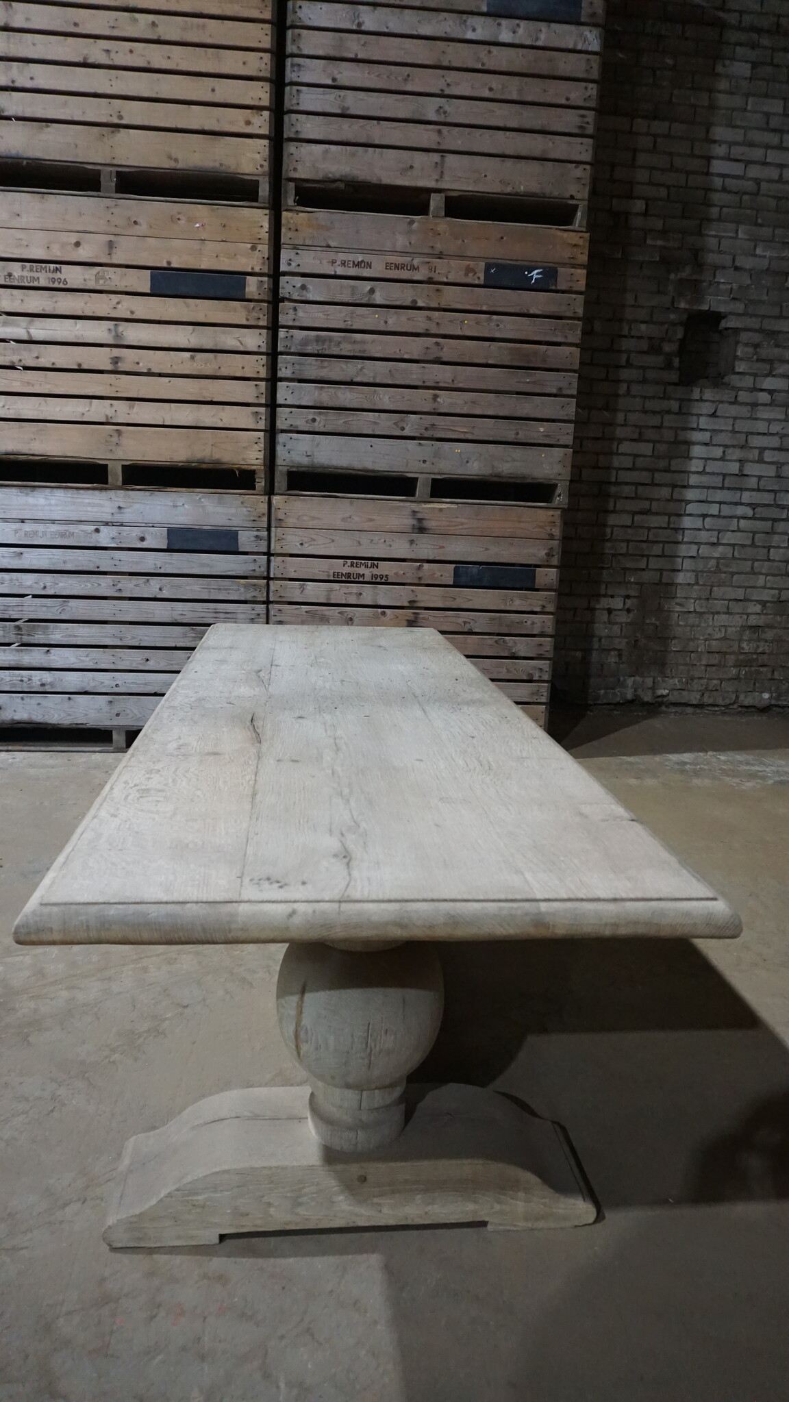 Rene Houtman Eiken Tafel Met Bolpoot | H75xB265xD90 cm
