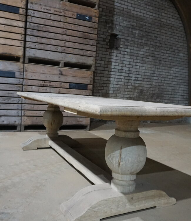 Rene Houtman Eiken Tafel Met Bolpoot | H75xB265xD90 cm