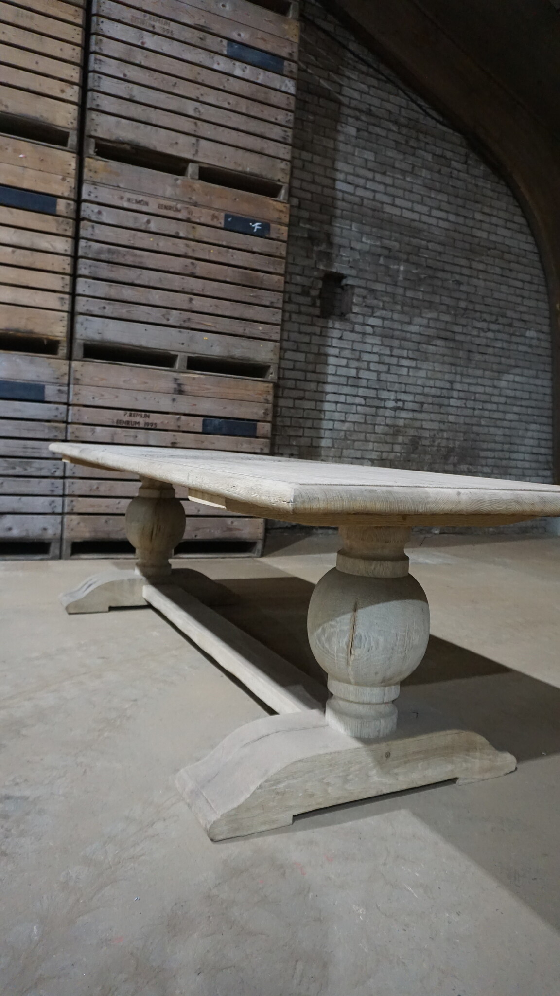 Rene Houtman Eiken Tafel Met Bolpoot | H75xB265xD90 cm