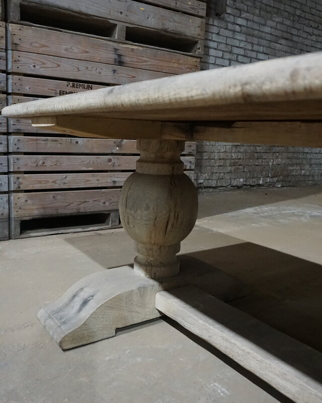 Rene Houtman Eiken Tafel Met Bolpoot | H75xB265xD90 cm
