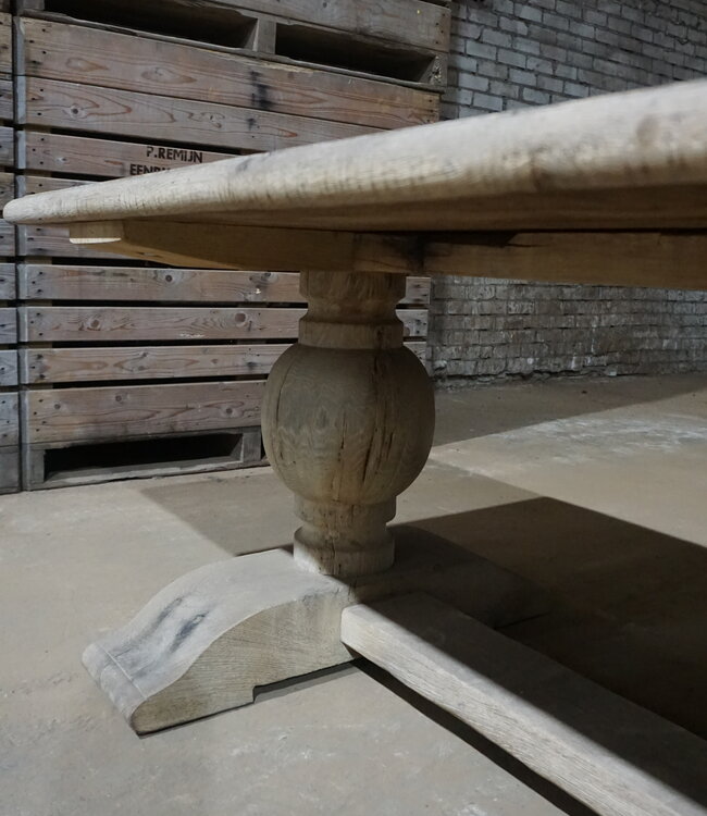 Rene Houtman Eiken Tafel Met Bolpoot | H75xB265xD90 cm