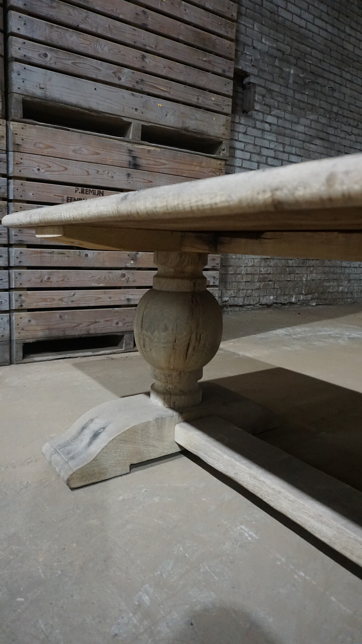 Rene Houtman Eiken Tafel Met Bolpoot | H75xB265xD90 cm