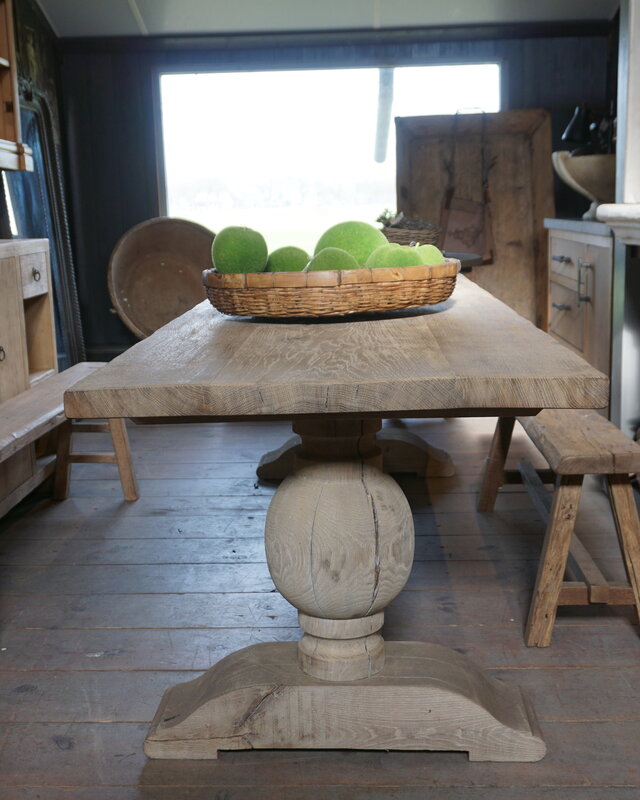 Rene Houtman Eiken Tafel Met Bolpoot | H75xB260xD80 cm