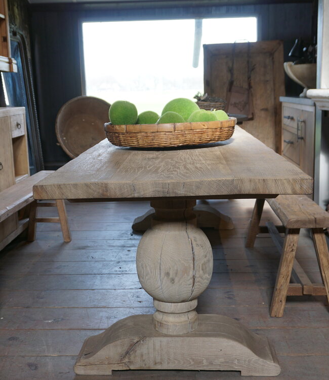 Rene Houtman Eiken Tafel Met Bolpoot | H75xB260xD80 cm