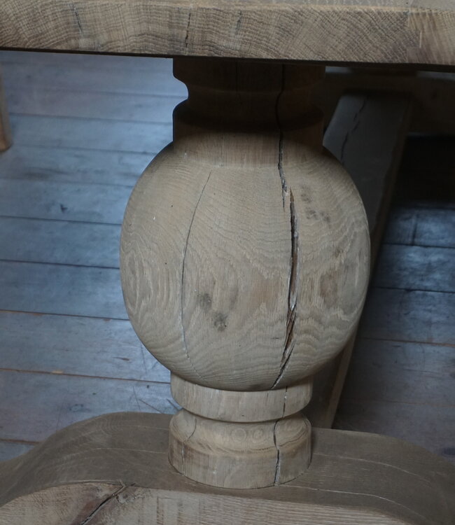 Rene Houtman Eiken Tafel Met Bolpoot | H75xB260xD80 cm