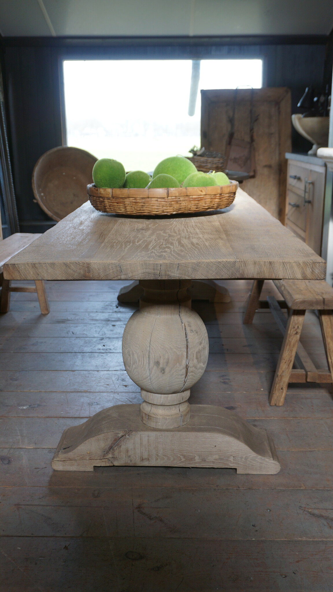 Rene Houtman Eiken Tafel Met Bolpoot | H75xB260xD80 cm