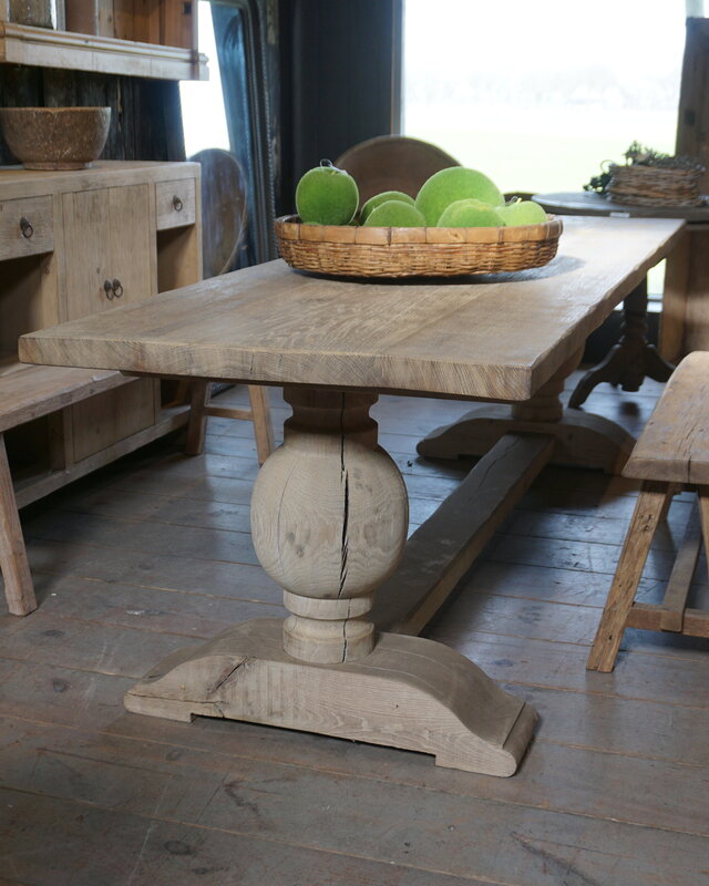 Rene Houtman Eiken Tafel Met Bolpoot | H75xB260xD80 cm