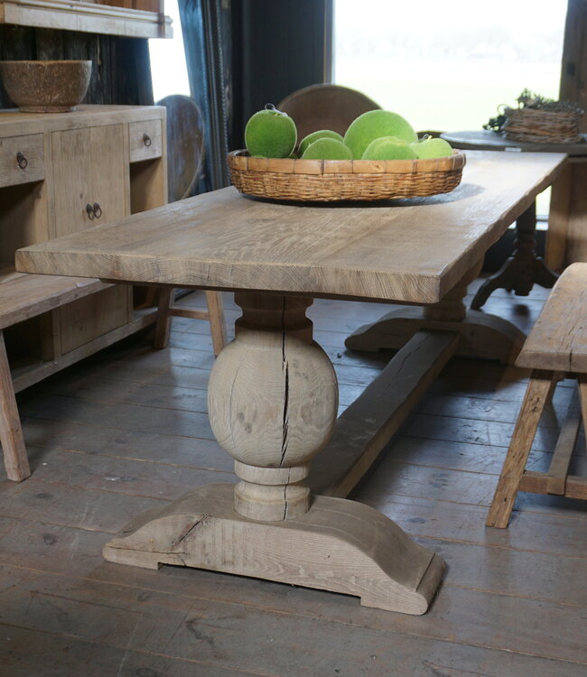 Rene Houtman Eiken Tafel Met Bolpoot | H75xB260xD80 cm