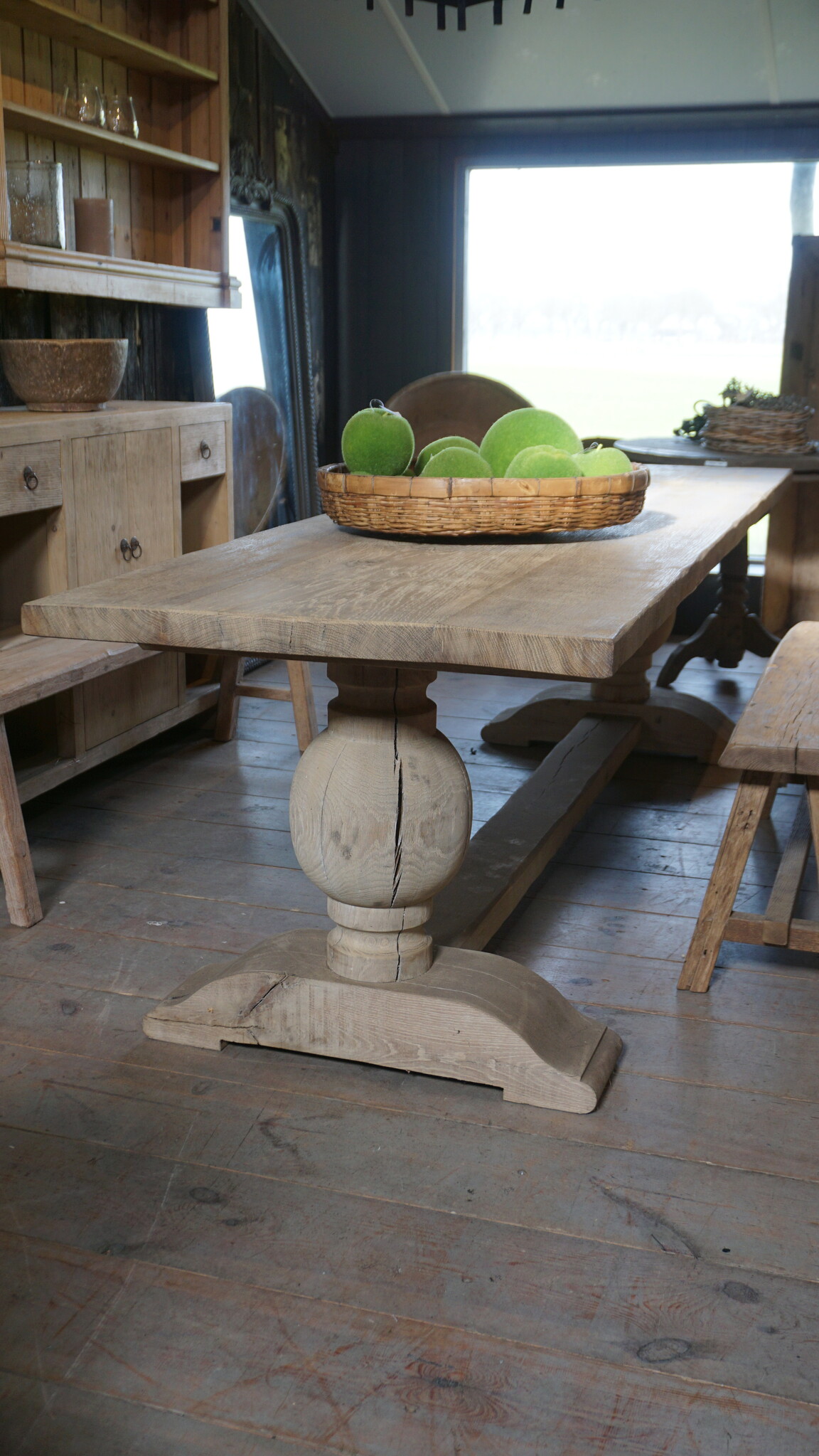 Rene Houtman Eiken Tafel Met Bolpoot | H75xB260xD80 cm
