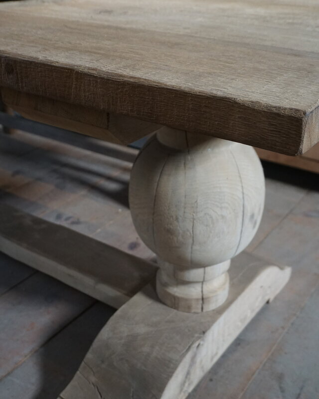 Rene Houtman Eiken Tafel Met Bolpoot | H75xB260xD80 cm