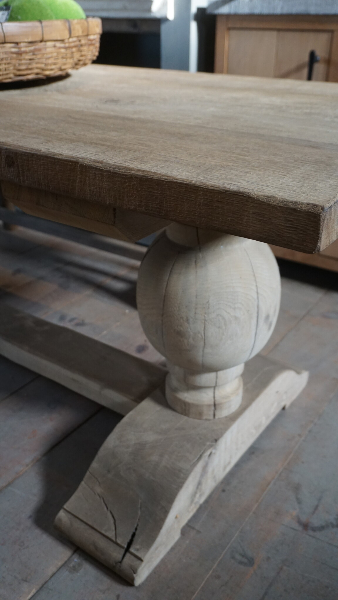 Rene Houtman Eiken Tafel Met Bolpoot | H75xB260xD80 cm