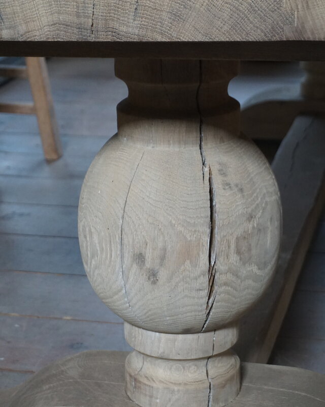 Rene Houtman Eiken Tafel Met Bolpoot | H75xB260xD80 cm