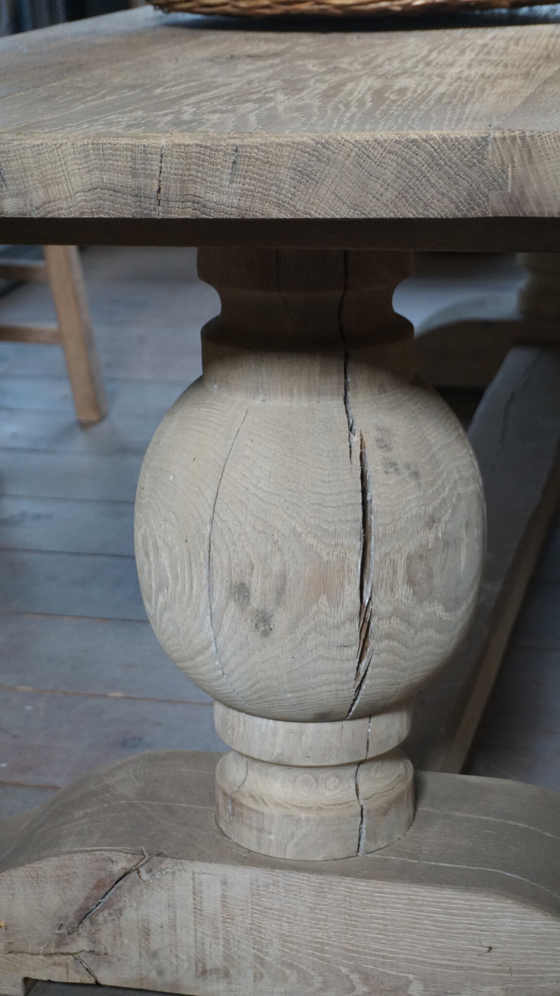 Rene Houtman Eiken Tafel Met Bolpoot | H75xB260xD80 cm