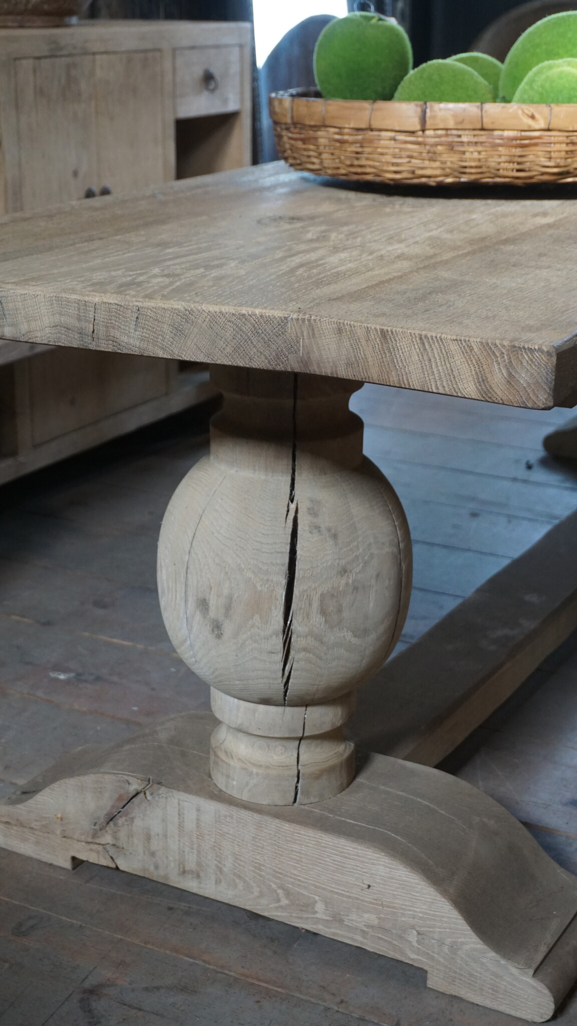 Rene Houtman Eiken Tafel Met Bolpoot | H75xB260xD80 cm