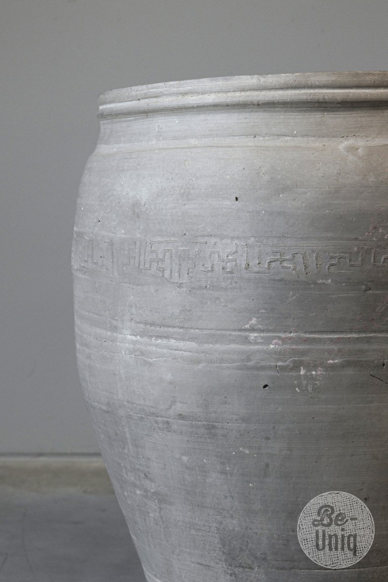 Be-Uniq Oude Pot | China