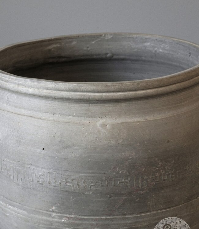 Be-Uniq Oude Pot | China