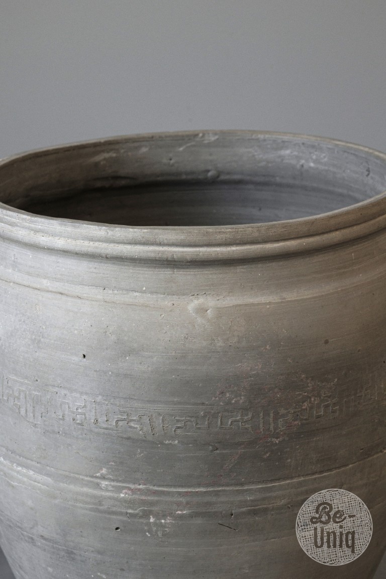 Be-Uniq Oude Pot | China