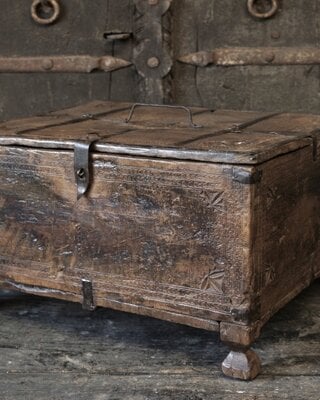 Be-Uniq Antieke Dauri box | India