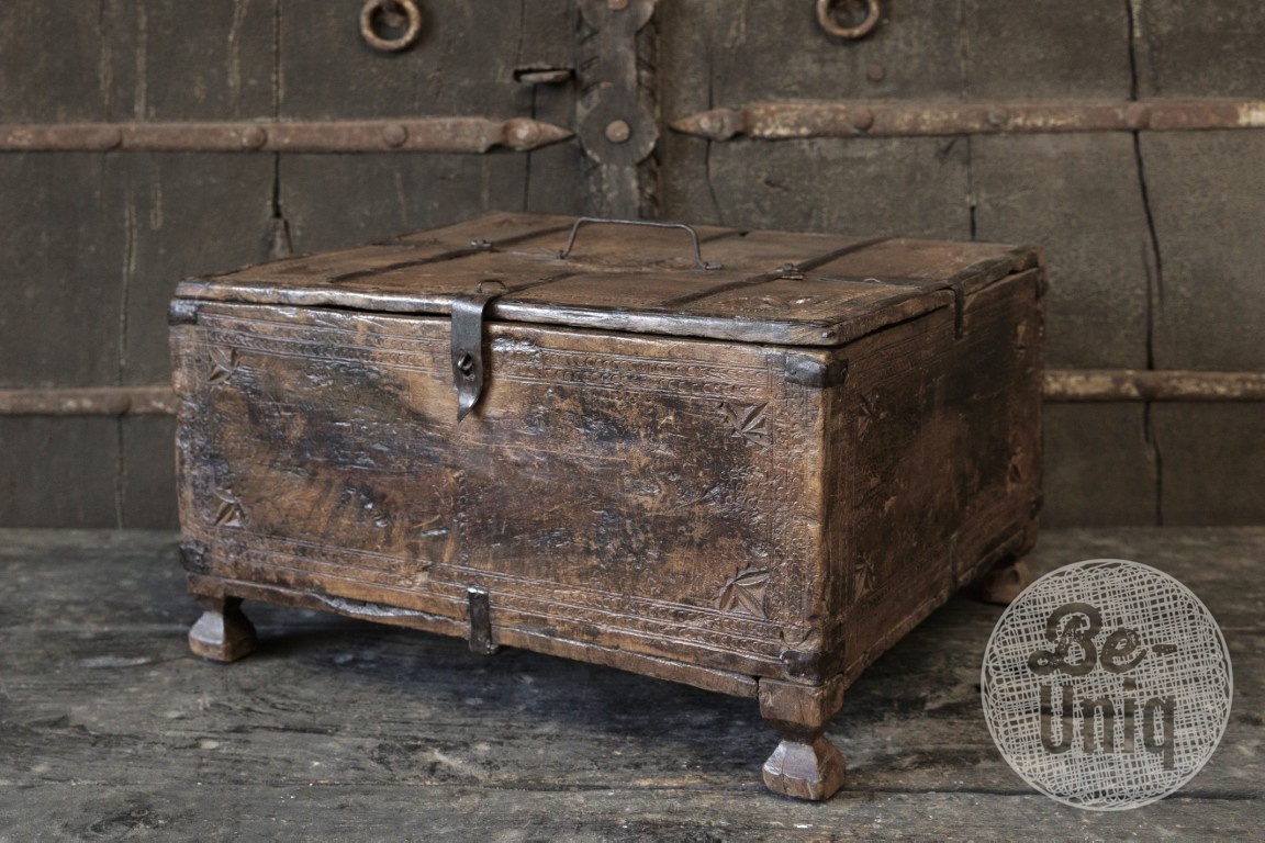 Be-Uniq Antieke Dauri box | India