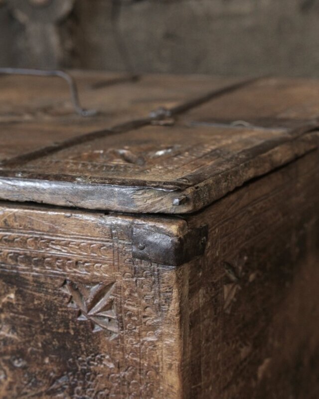 Be-Uniq Antieke Dauri box | India