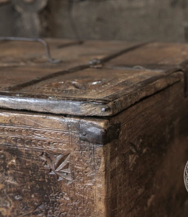 Be-Uniq Antieke Dauri box | India