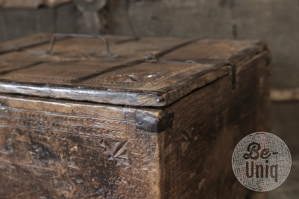 Be-Uniq Antieke Dauri box | India