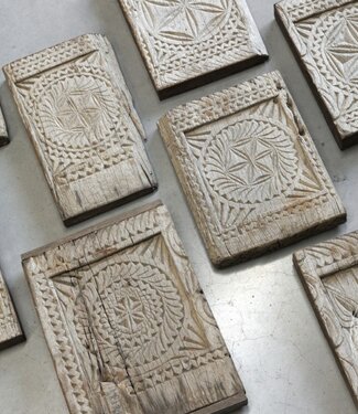 Be-Uniq Set/8 oude snijwerk panelen | India