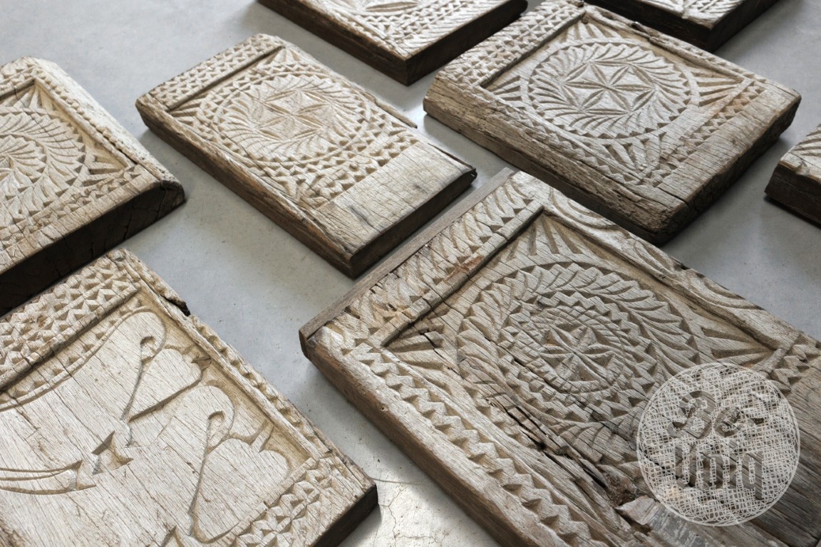 Be-Uniq Set/8 oude snijwerk panelen | India