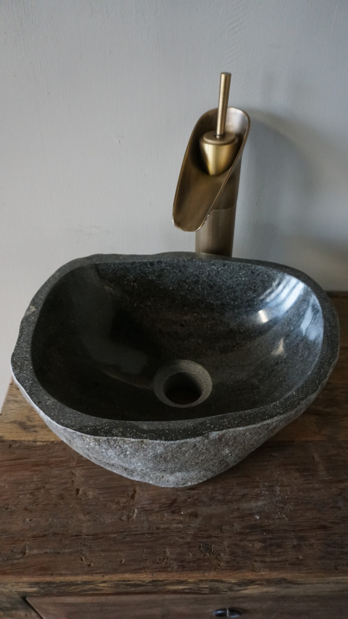 Rene Houtman Kleine Stenen Waskom + Spoelgat | H13 x B31,5 x D25 cm