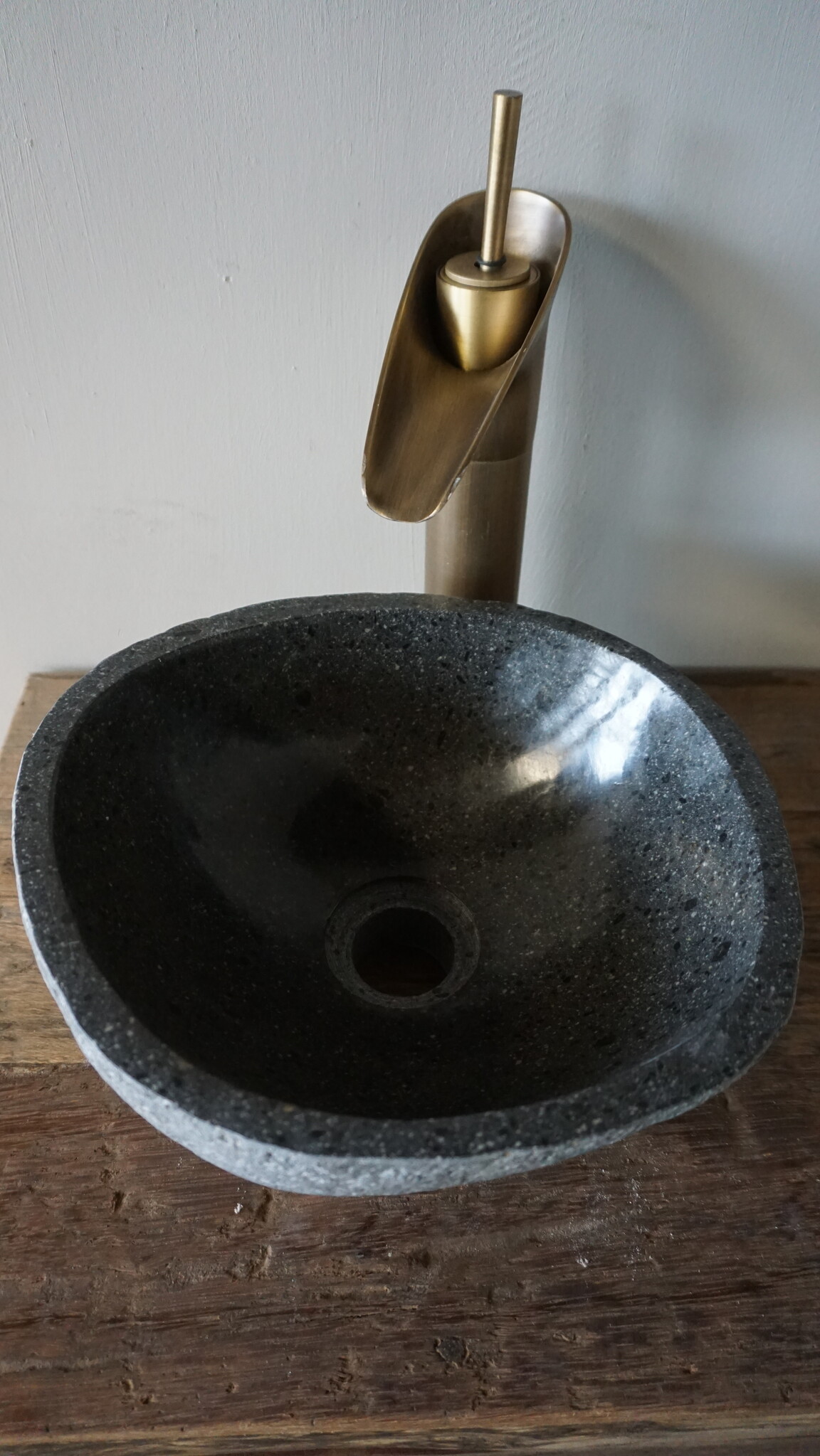 Rene Houtman Kleine Stenen Waskom + Spoelgat | H13,5 x B28 x D25 cm