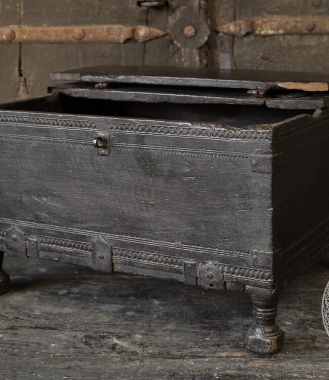 Be-Uniq Origineel oud Dauri kistje | India | H28 cm